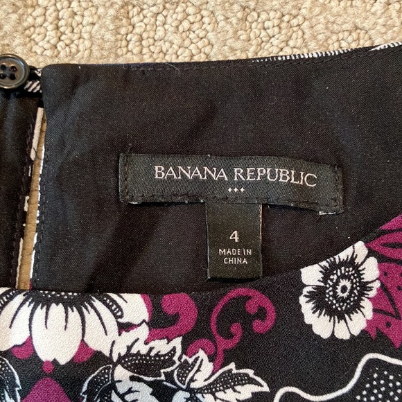 Fabulous printed fully lined shift dress with capped sleeves. - Picture 13 of 14